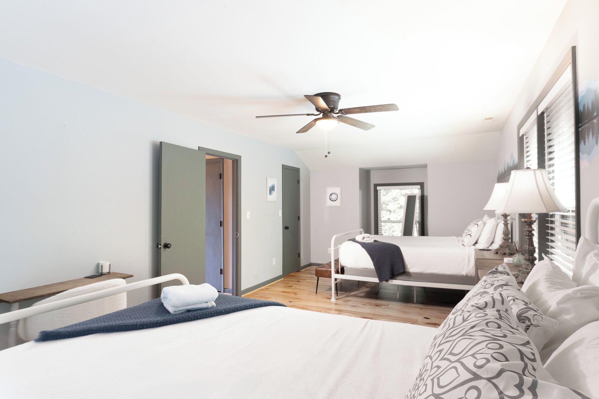 4 Schlafzimmer, Schreibtisch, Bügeleisen/Bügelbrett, Reisekinderbett