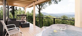 Skyline Sanctuary - Panoramic View Wellness Stay with Hot Tub