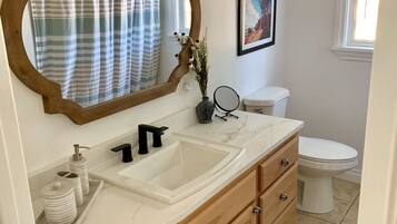 Combined shower/tub, hair dryer, towels, soap