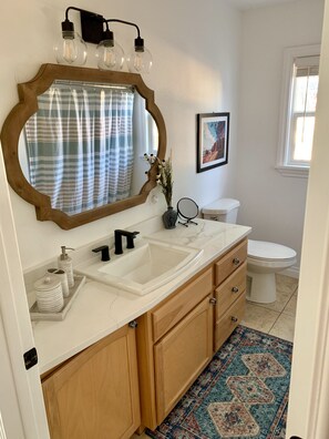 Combined shower/bathtub, hair dryer, towels, soap