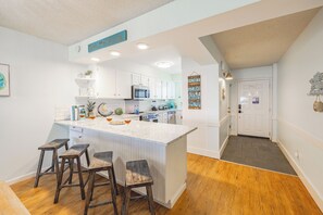 Fridge, microwave, oven, stovetop - Sunset Views Regency Tower- Sleeps 8 -10th Floor Gulf Front w/ 2 Beach Chairs (Panama City)