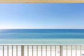 Property grounds - Sunset Views Regency Tower- Sleeps 8 -10th Floor Gulf Front w/ 2 Beach Chairs (Panama City)