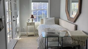 3 bedrooms, desk, iron/ironing board, travel crib