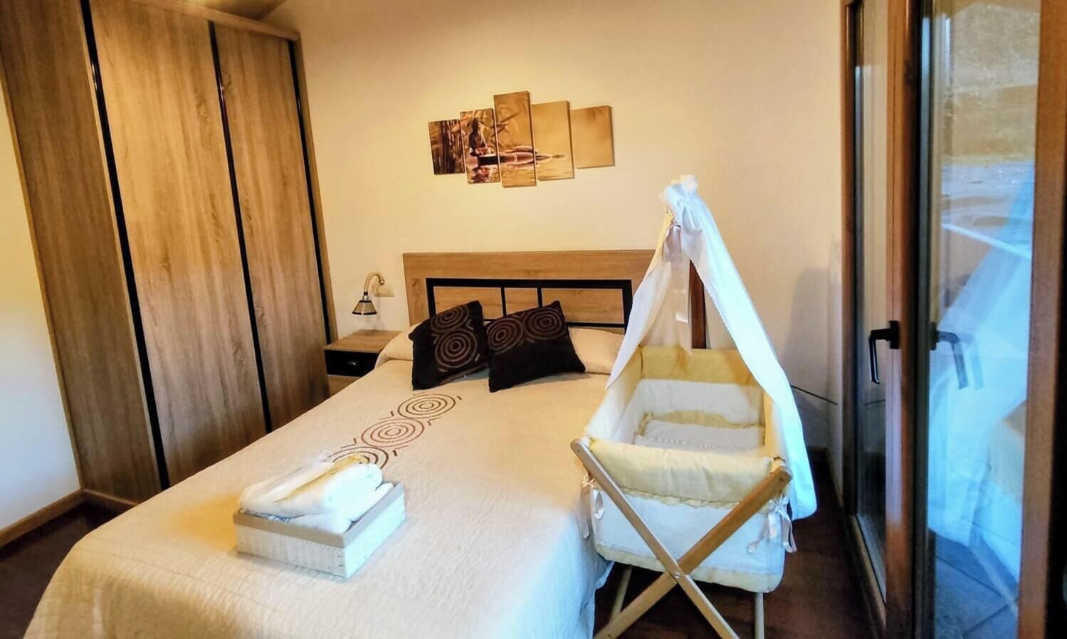 4 chambres, fer et planche à repasser, lit parapluie, Wi-Fi gratuit