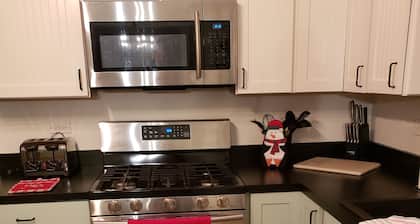 Spacious 4 bedroom3 bathroom home Great for Families or Co-workers sharing space