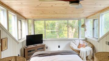 5 habitaciones, tabla de planchar con plancha y cuna de viaje