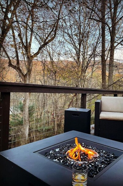 Breathtaking!  5 Acre Private Riverfront Cabin in the Mountains! 