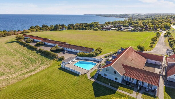 An aerial view of a property with a swimming pool, a large lawn, and a view of the sea. - Nice apartment in Allinge with WiFi (Allinge)
