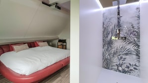 A bedroom with a bed, a nightstand, and a wall-mounted light fixture. - Awesome home in Diksmuide with WiFi (Diksmuide)