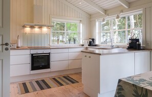 Køleskab, kogeplade, opvaskemaskine