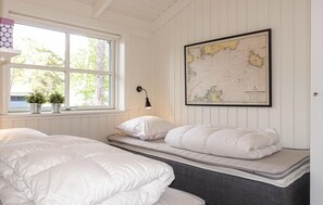 3 bedrooms, travel crib, free WiFi - Stunning home in Nexø with kitchen (Nexø)