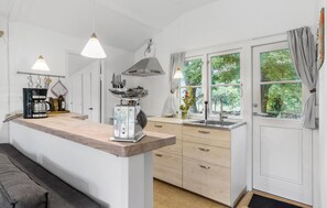 Stovetop, coffee/tea maker, cookware/dishes/utensils - Nice home in Nexø with kitchen (Nexø)