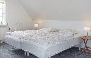 4 bedrooms, travel cot