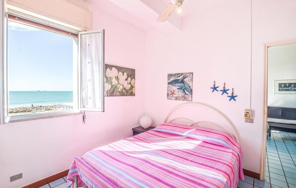 3 bedrooms, travel crib, free WiFi, bed sheets