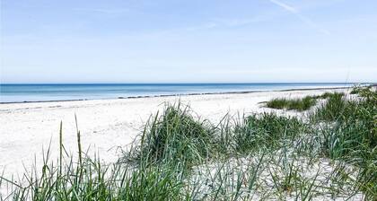 Lovely home in Nexø with WiFi