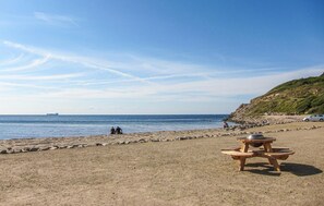 Una playa cerca