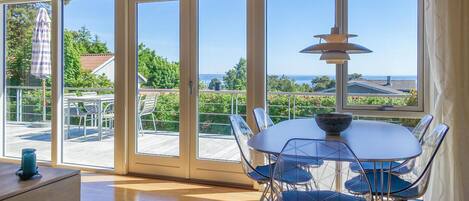 تناول الطعام