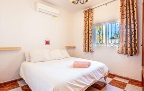 3 slaapkamers, reisbedje, gratis wifi, beddengoed