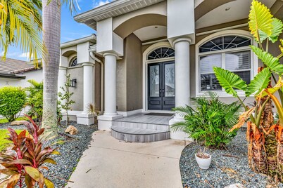 WOW! Luxury Punta Gorda waterfront home; HEATED POOL, golf community; WOW factor
