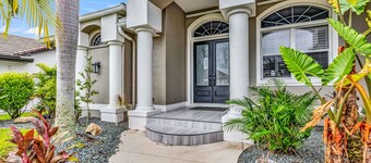 WOW! Luxury Punta Gorda waterfront home; HEATED POOL, golf community; WOW factor