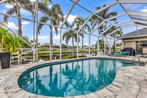 Lämmitetty uima-allas