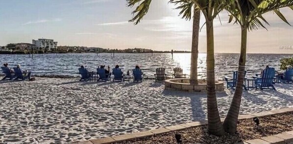 Beach nearby, sun-loungers, beach towels