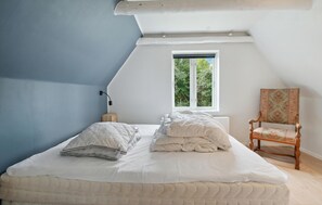 8 bedrooms, travel cot, free WiFi