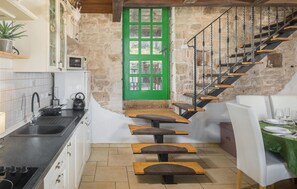 Kühlschrank, Mikrowelle, Ofen, Geschirrspüler
