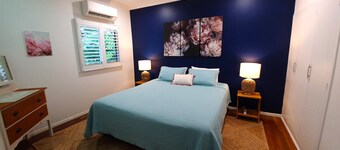 Red Door Retreat - entire comfortable 3 bedroom family home