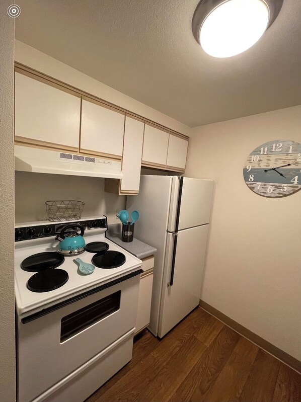 Fridge, microwave, stovetop, coffee/tea maker