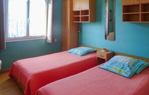 2 bedrooms, travel cot, free WiFi