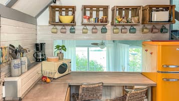 Fridge, stovetop, dishwasher, coffee/tea maker