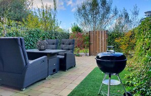 Outdoor dining - 2 bedroom stunning home in Bruinisse (Bruinisse)