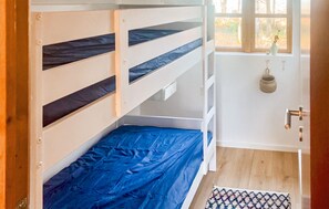 2 bedrooms, travel cot, free WiFi