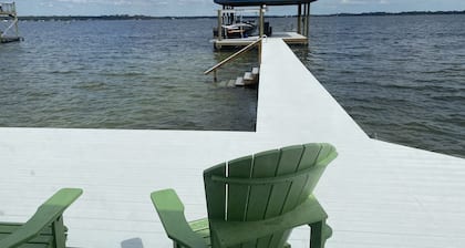 Beautiful Home on Kingsley Lake with Private Dock, 4 Kayaks