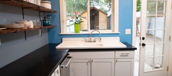 "Azteca Amor" A Victorian Gem in the Southwest