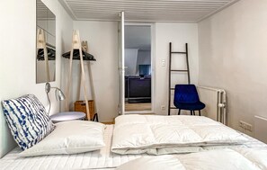 4 bedrooms, travel crib, free WiFi