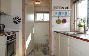 Réfrigérateur, micro-ondes, plaque de cuisson, lave-vaisselle