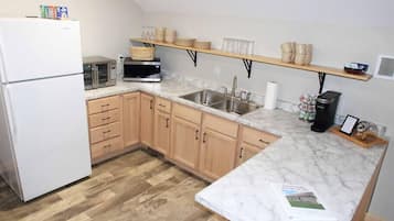 Fridge, microwave, oven, coffee/tea maker