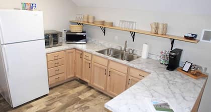 Spacious, rural apt w/outdoor amenities - close to Shipshewana and Toll Road