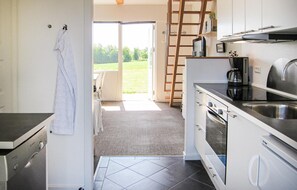 Fridge, stovetop, dishwasher, cookware/dishes/utensils