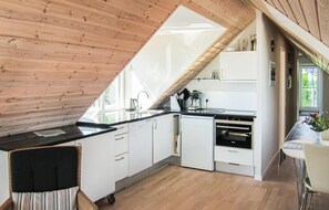 Fridge, stovetop, dishwasher - 2 bedroom lovely apartment in Gudhjem (Gudhjem)