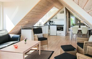 Smart TV, DVD player - 2 bedroom lovely apartment in Gudhjem (Gudhjem)