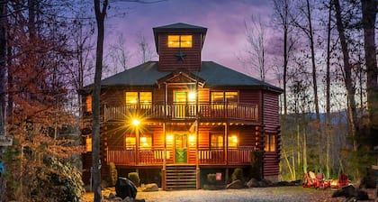 FALL BOOKINGS 4-Story Luxury Cabin w-Pool, HotTub & Theater—Perfect for Families