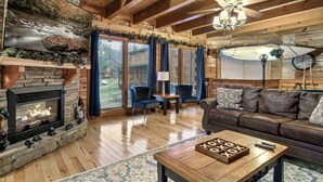 Smart TV, fireplace, video games, DVD player - Smoky Mountain Fall Colors Private Pool Hot Tub Theater and Cozy Mountain Escape (Cosby)