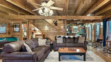 Smart TV, chimenea, videojuegos y reproductor de DVD