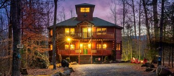 Spring and Summer Sales! Family Cabin, Heated Pool, Hot Tub & Theater
