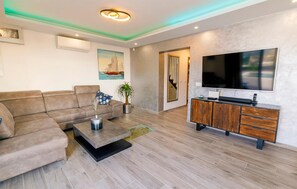 Smart TV - Luxurious home in Split with sauna (Split)