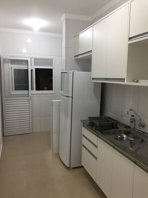 Geladeira, fogão, cooktop, lava-louças