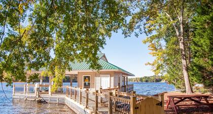 “MEMORY MAKER”- Lake House at Hyco Lake with a Private Boathouse